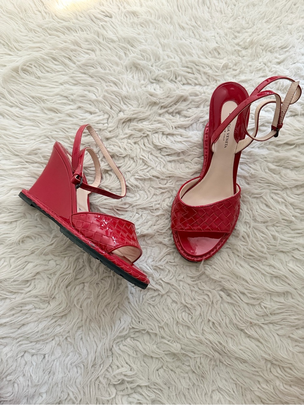 Bottega Venetta Intreacciato Patent Leather Wedges - Red